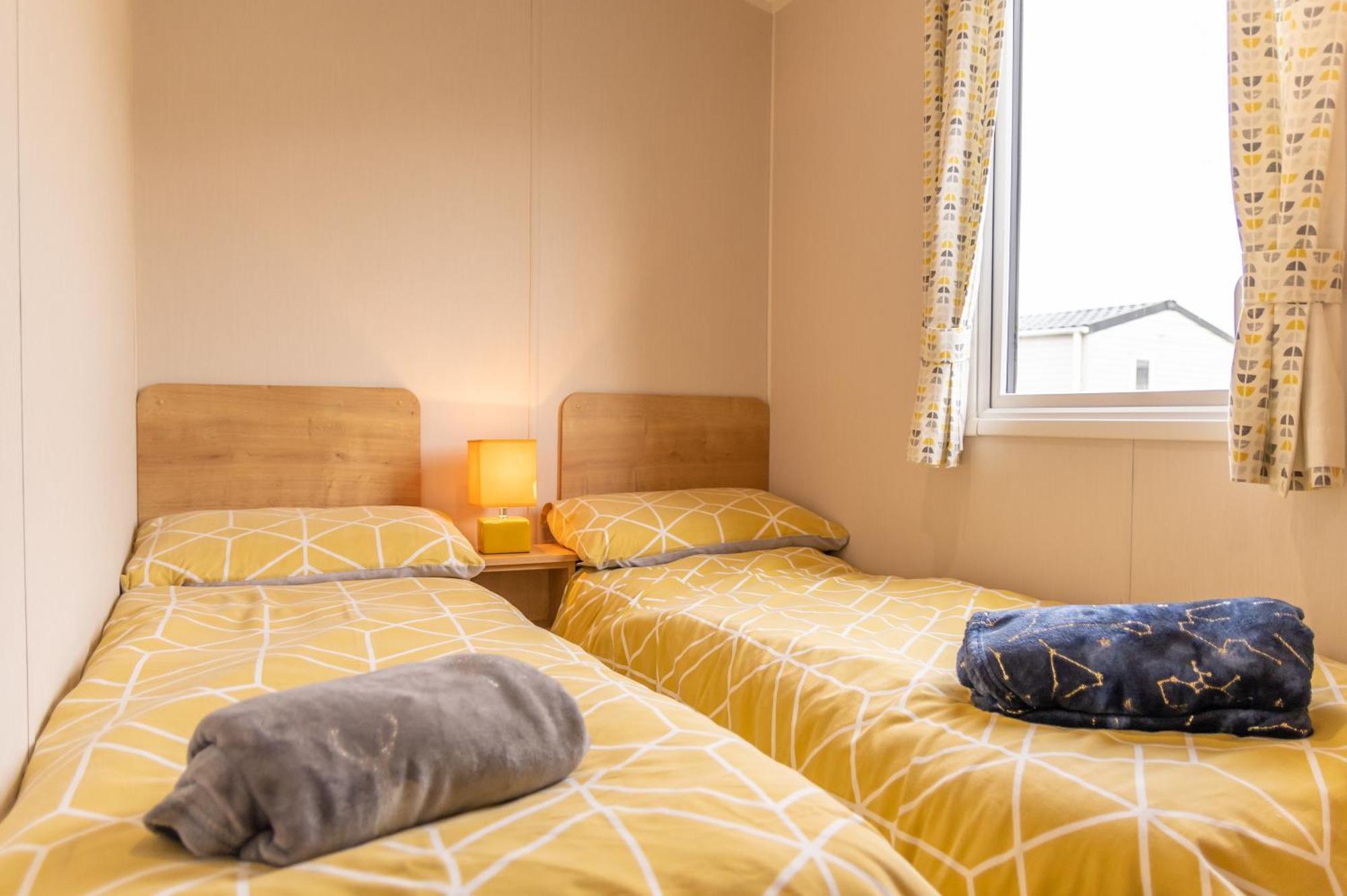 64 Lancaster The Lazy Willow 3 Bedroom Hot Tub Caravan Tattershall Lakes Dış mekan fotoğraf