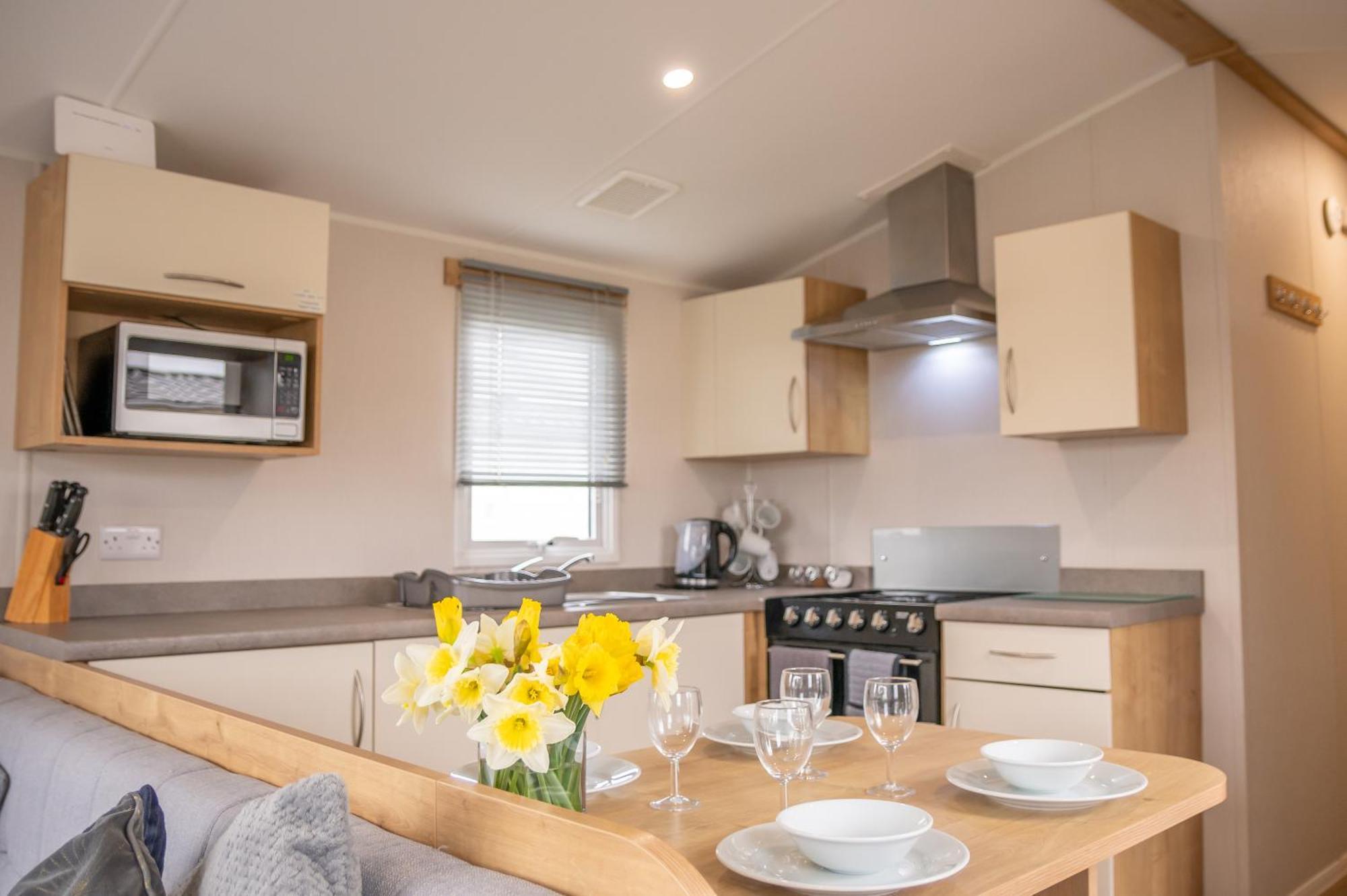 64 Lancaster The Lazy Willow 3 Bedroom Hot Tub Caravan Tattershall Lakes Dış mekan fotoğraf