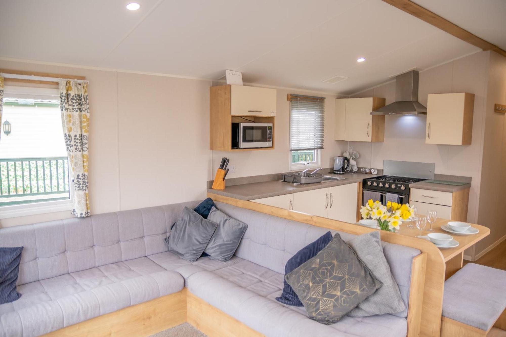 64 Lancaster The Lazy Willow 3 Bedroom Hot Tub Caravan Tattershall Lakes Dış mekan fotoğraf