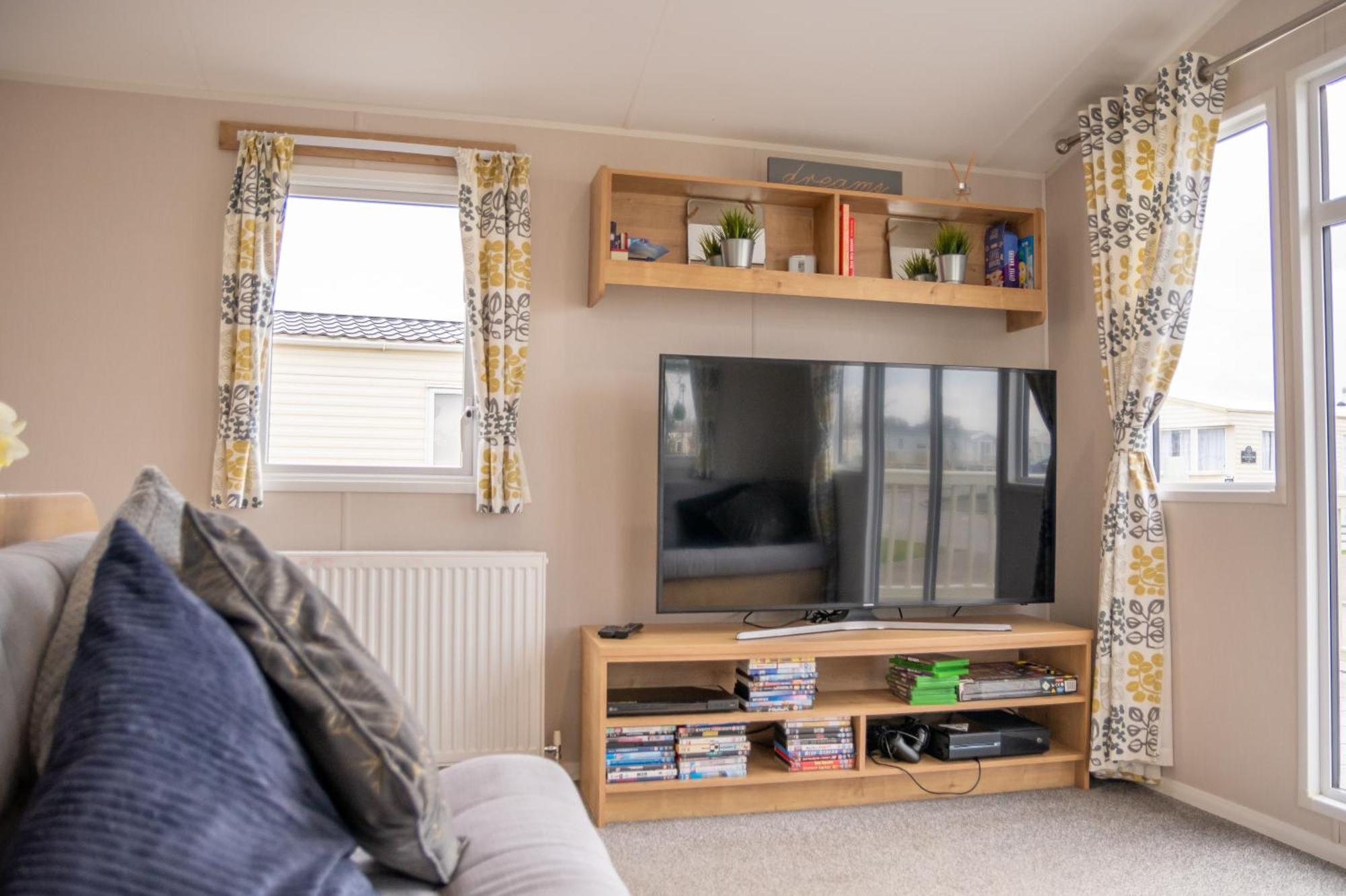 64 Lancaster The Lazy Willow 3 Bedroom Hot Tub Caravan Tattershall Lakes Dış mekan fotoğraf