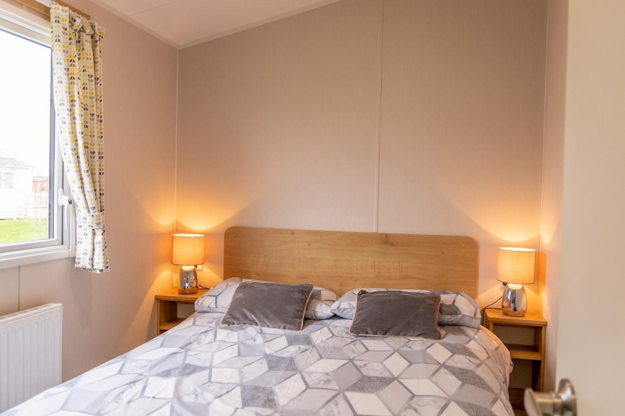 64 Lancaster The Lazy Willow 3 Bedroom Hot Tub Caravan Tattershall Lakes Dış mekan fotoğraf